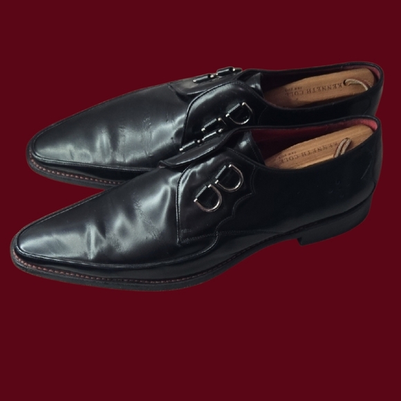 Salvatore Ferragamo Elegant Black Leather Oxfords with Buckle Detail - Picture 4 of 6